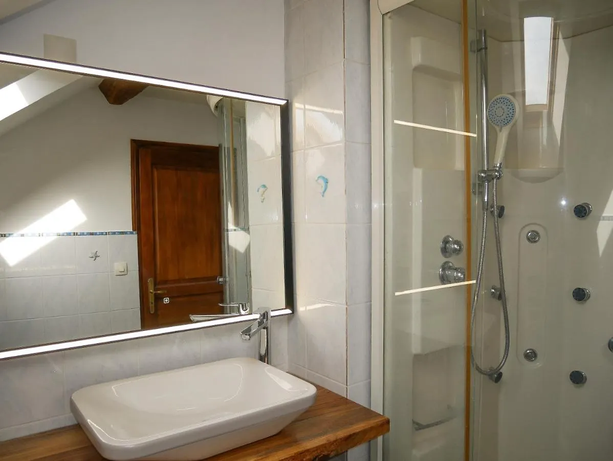 Gite Du Lavoir - Gitesdesbalcons-Com Leyrieu Apartment